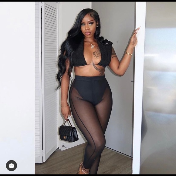 Black two-piece mesh set. Size small. - Picture 2 of 4